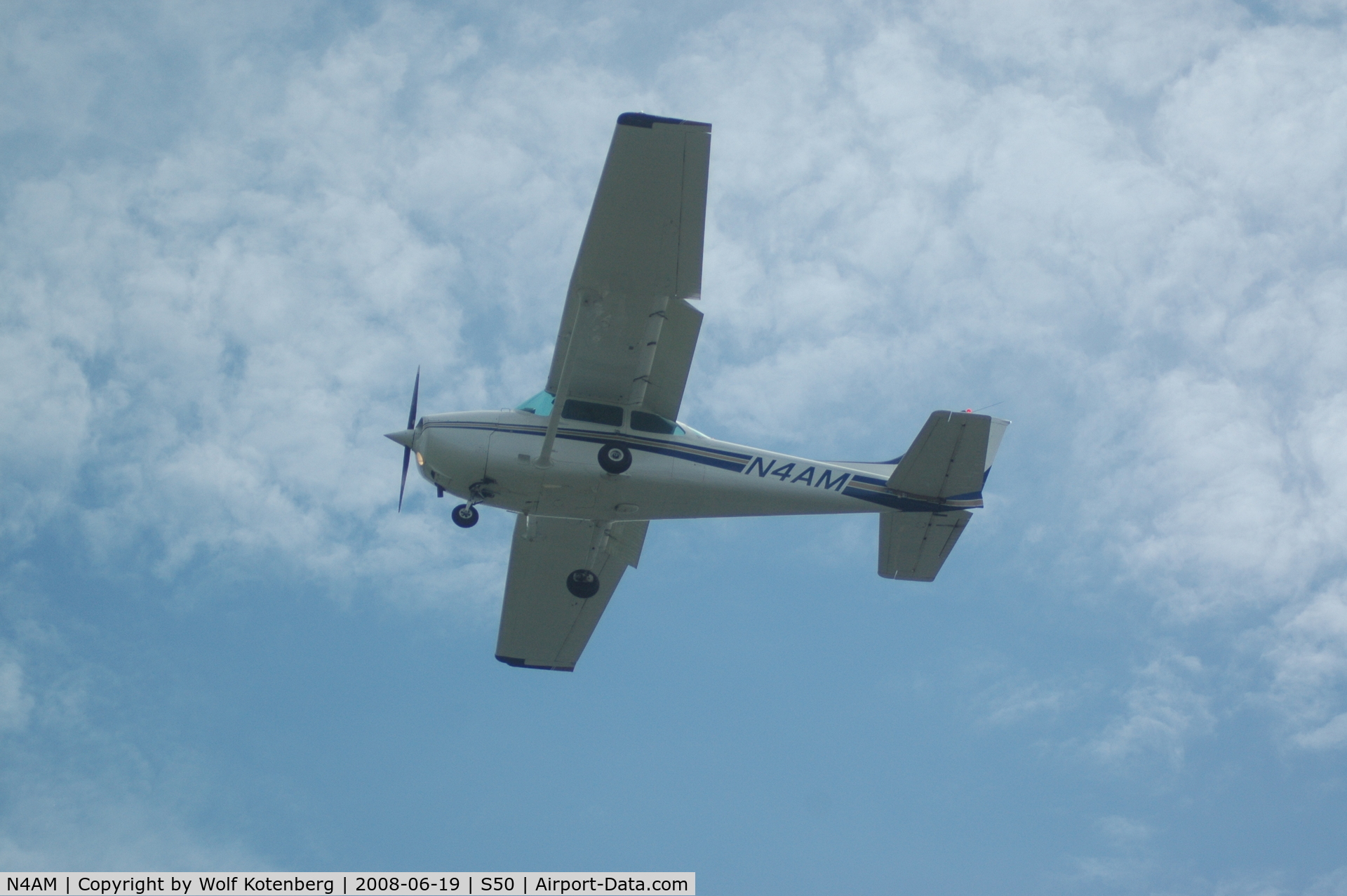 N4AM, Cessna 172P C/N 17274273, landing at S50