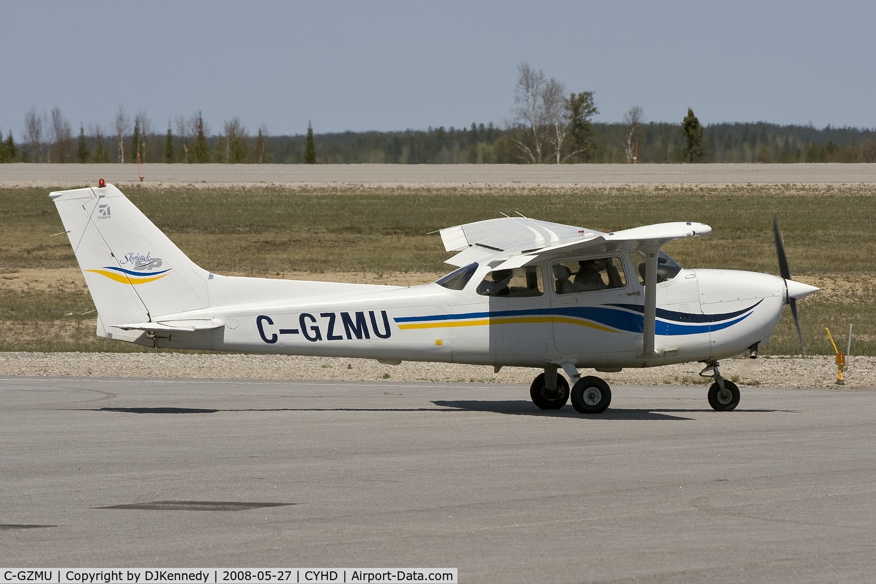 C-GZMU, 1999 Cessna 172S Skyhawk SP C/N 172S8139, Dryden Regional Airport, Dryden Ontario Canada