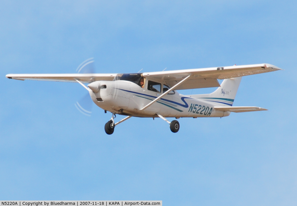 N5220A, 2002 Cessna 182T Skylane C/N 18281149, On approach to 17L.