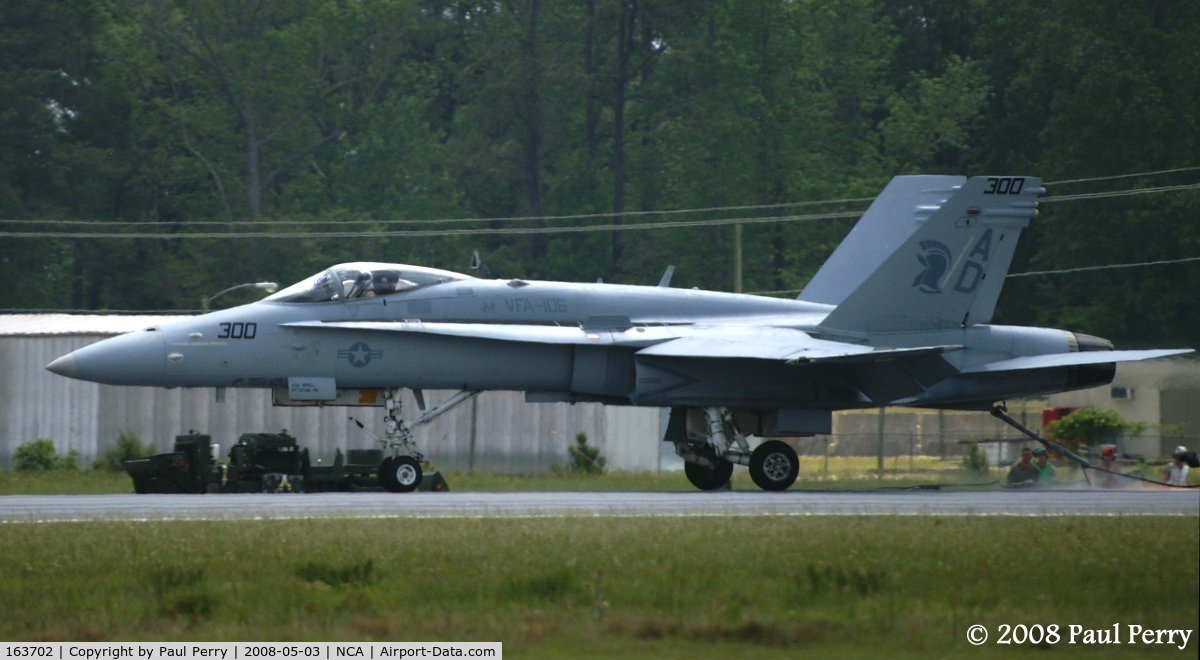 163702, 1988 McDonnell Douglas F/A-18C Hornet C/N 0761/C064, Catching the wire