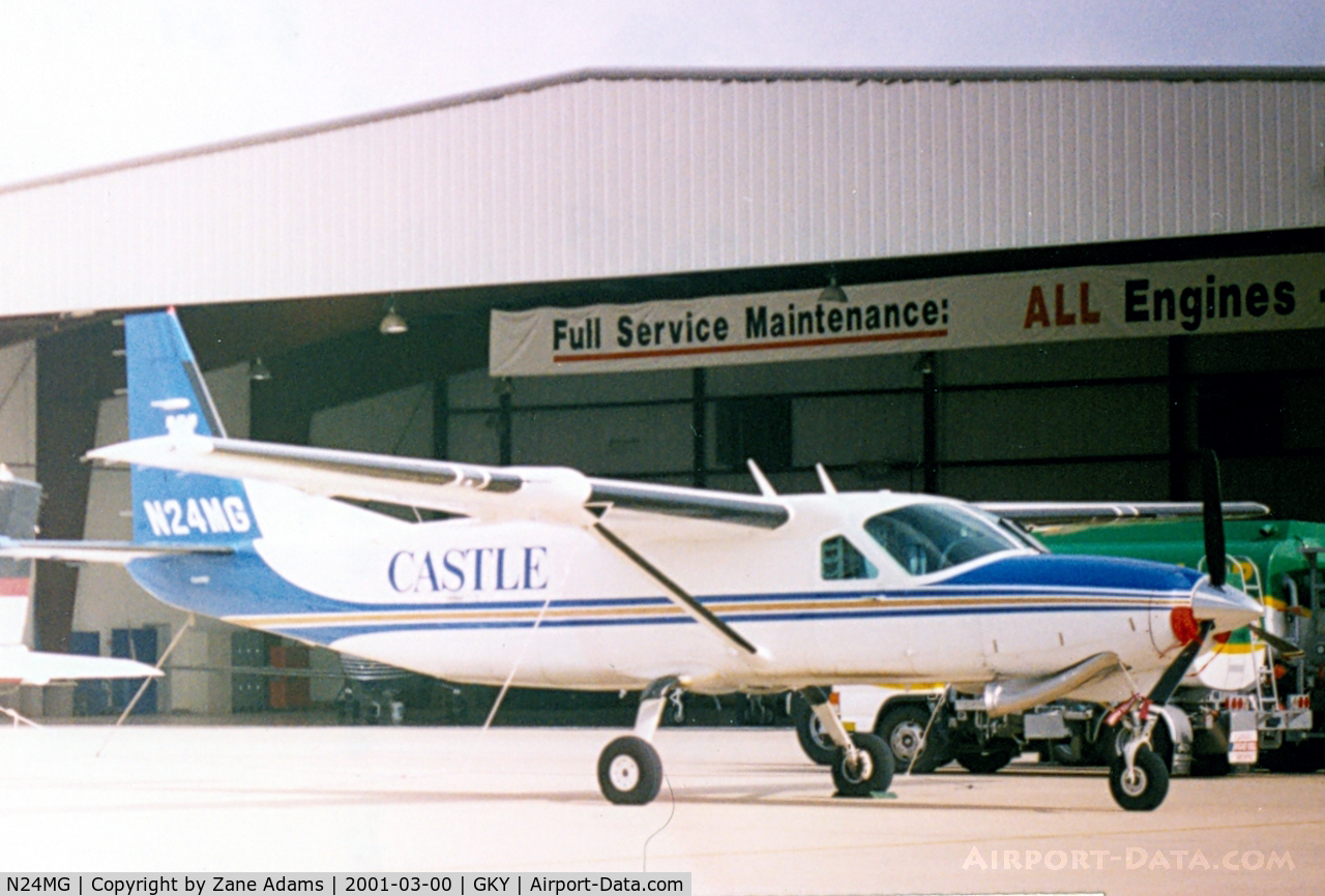 N24MG, 2000 Cessna 208B Grand Caravan C/N 208B0850, At Arlington Municipal
