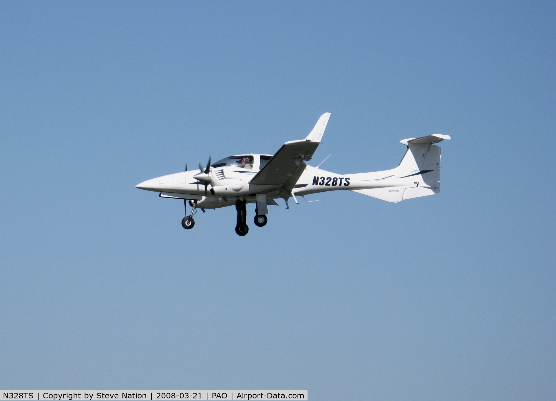 N328TS, 2006 Diamond DA-42 Twin Star C/N 42.AC028, 2006 Diamond Aircraft Ind Inc DA 42 on final approach @ Palo Alto, CA