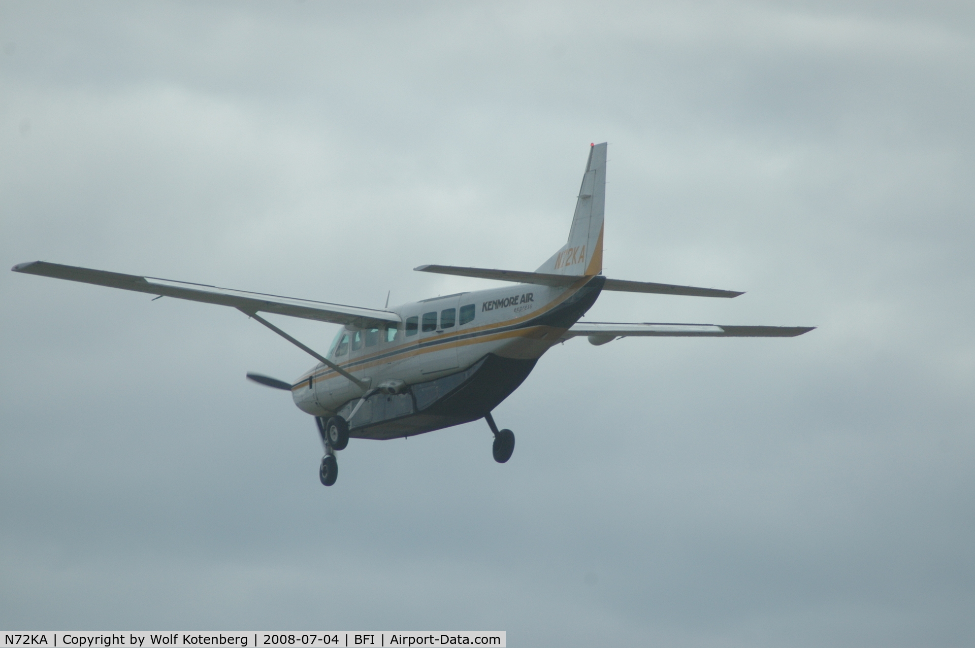 N72KA, 1992 Cessna 208B C/N 208B0326, seconds from touchdown