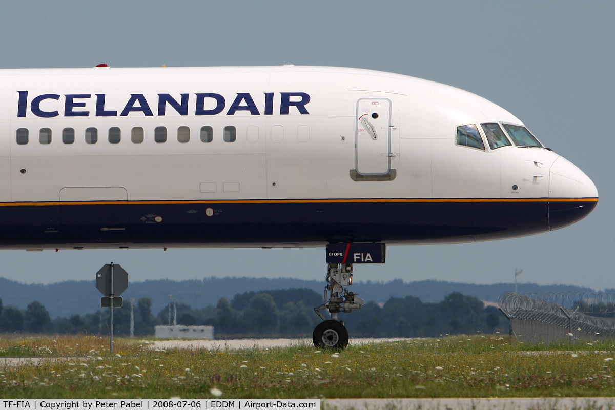 TF-FIA, 2000 Boeing 757-256 C/N 29310, Noseshot