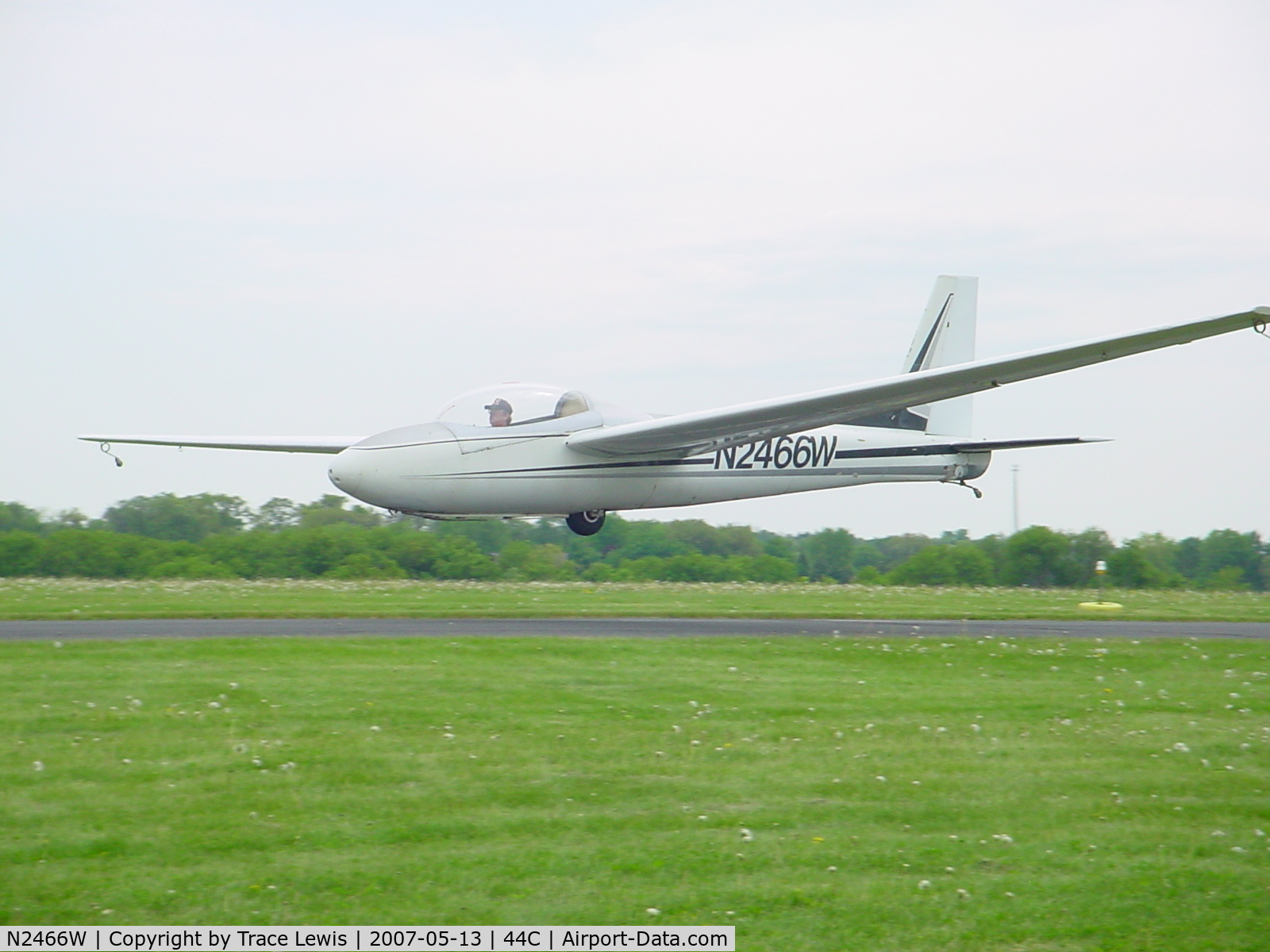 N2466W, 1967 Schweizer SGS 2-32 C/N 48, 3-seat glider