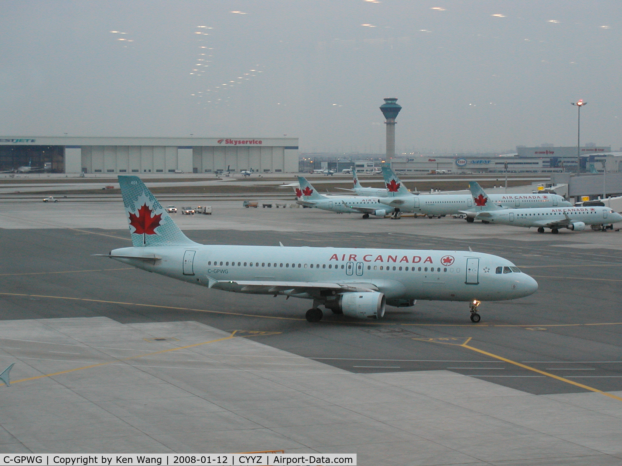 C-GPWG, 1991 Airbus A320-211 C/N 174, Air Canada Airbus A320 taxi to gate