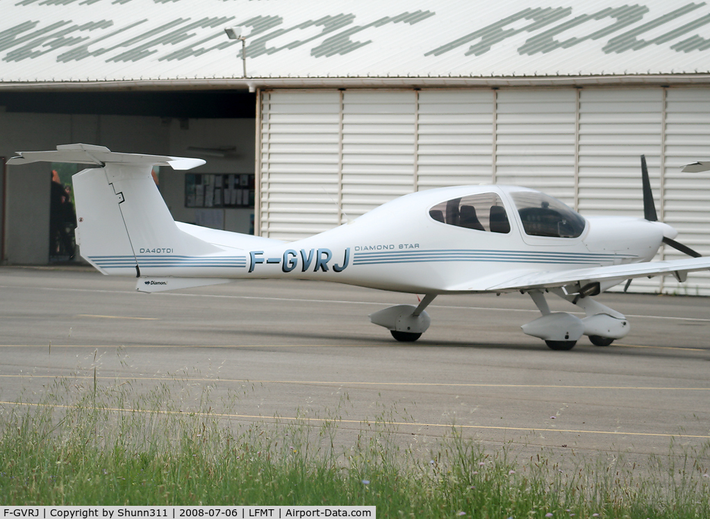 F-GVRJ, 2004 Diamond DA-40D Diamond Star C/N D4.103, Parked at the Airclub...