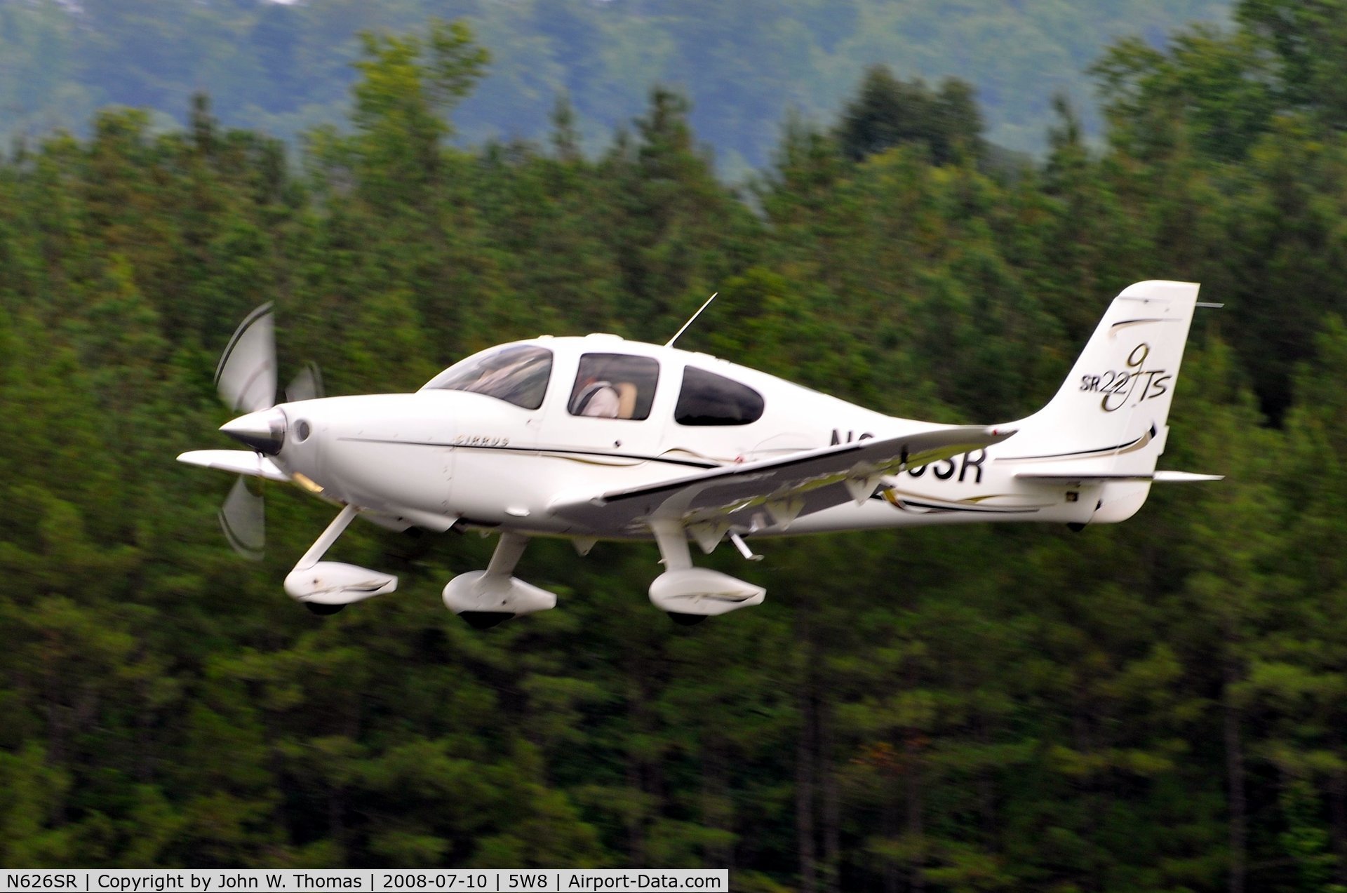 N626SR, 2006 Cirrus SR22 GTS C/N 2001, Departing runway 4