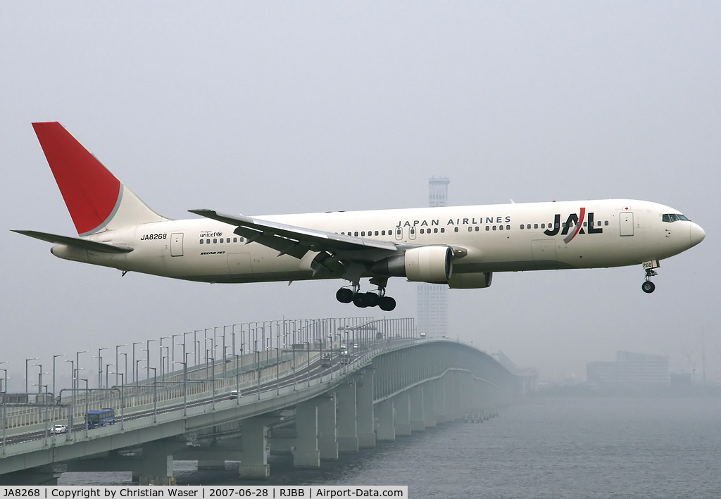 JA8268, Boeing 767-346 C/N 23963, Japan Airlines