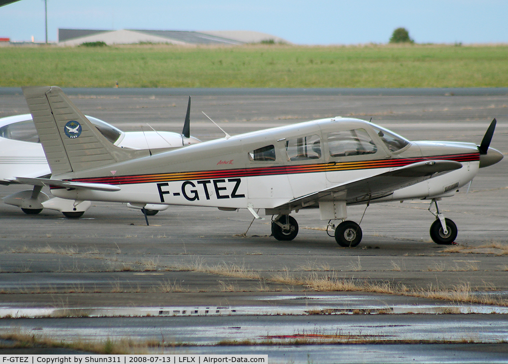 F-GTEZ, Piper PA-28-181 Archer C/N 28-90165, Parked here for an Airshow