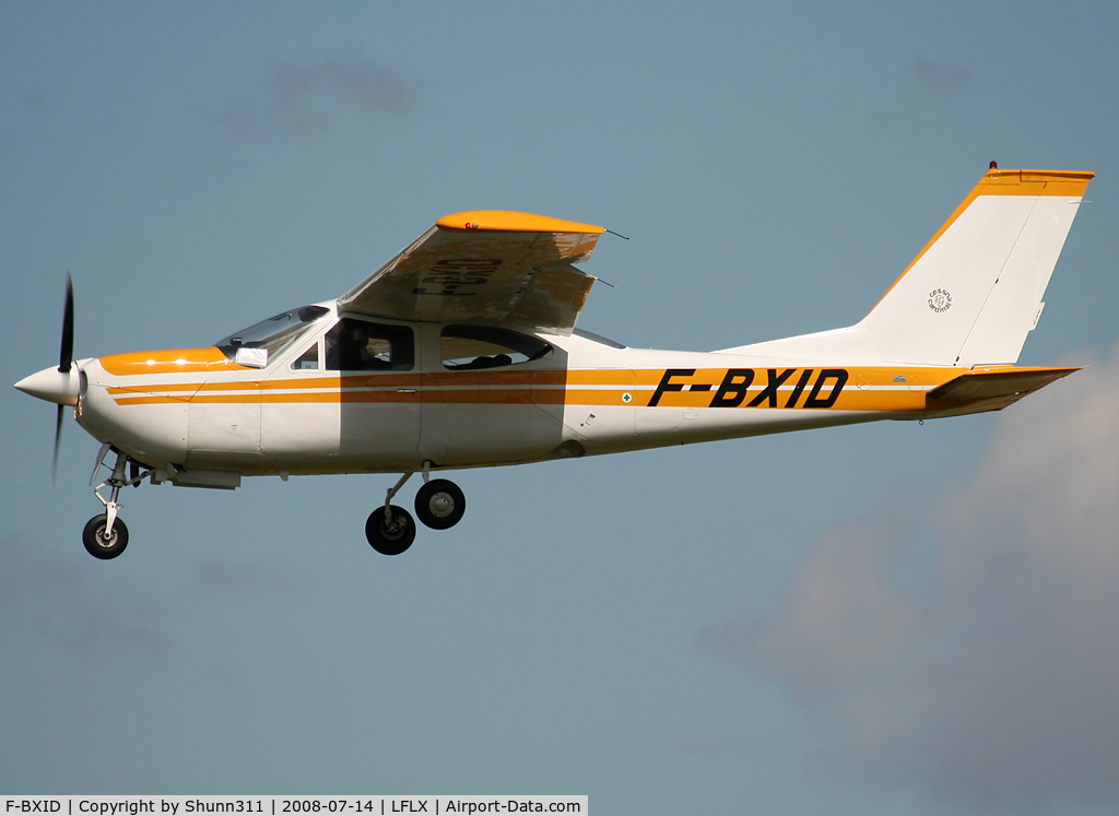 F-BXID, Reims F177RG Cardinal RG C/N 0128, Landing rwy 22 for an Airshow