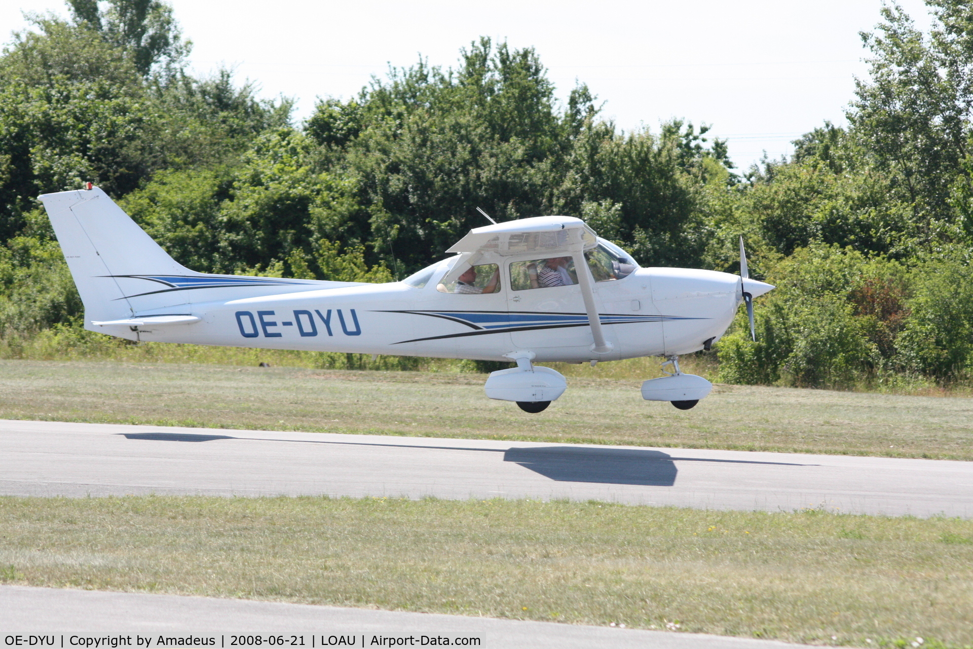 OE-DYU, Reims F172N Skyhawk C/N F172-1883, Reims-Cessna F172N Skyhawk @ Flugplatzfest Stockerau