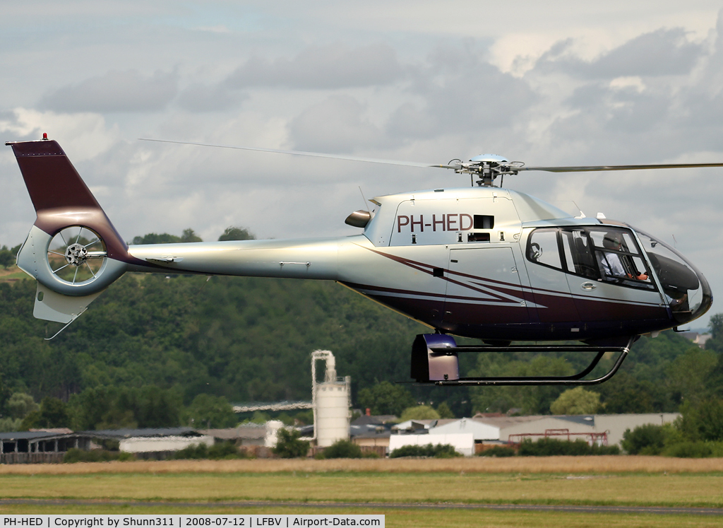 PH-HED, Eurocopter EC-120B Colibri C/N 1068, On take off from the terminal...