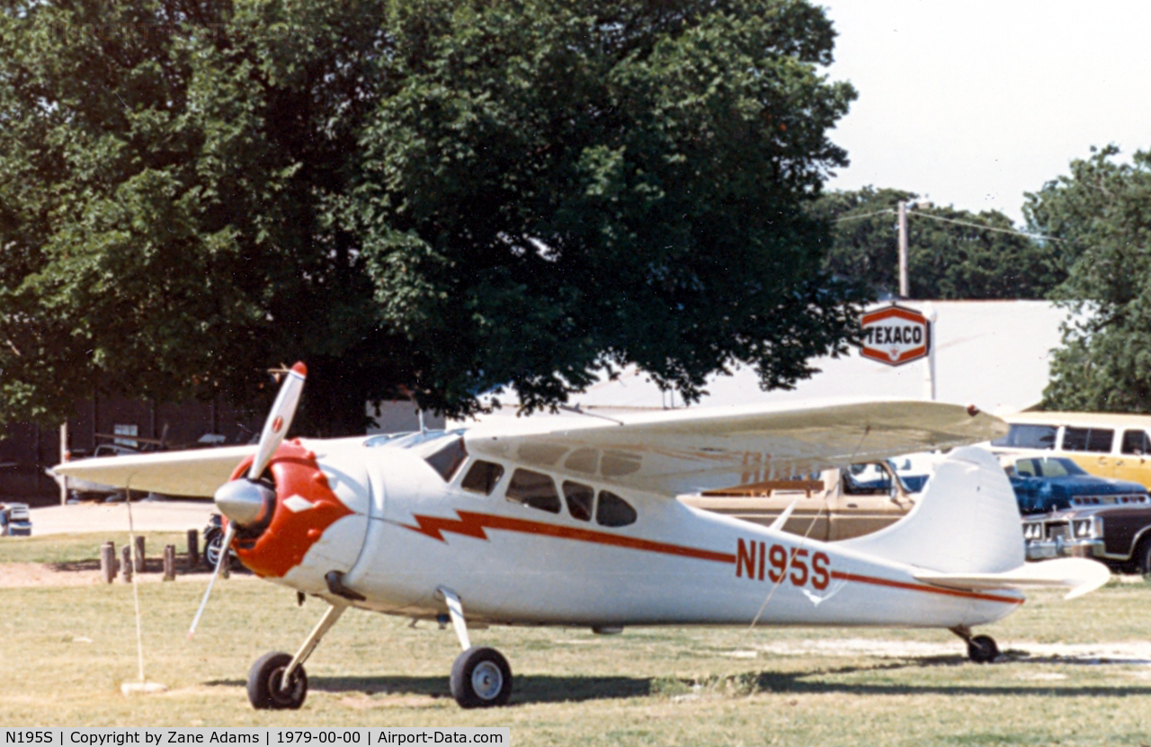 N195S, 1952 Cessna 195B Businessliner C/N 7924, At the former Mangham Airport, North Richland Hills, TX