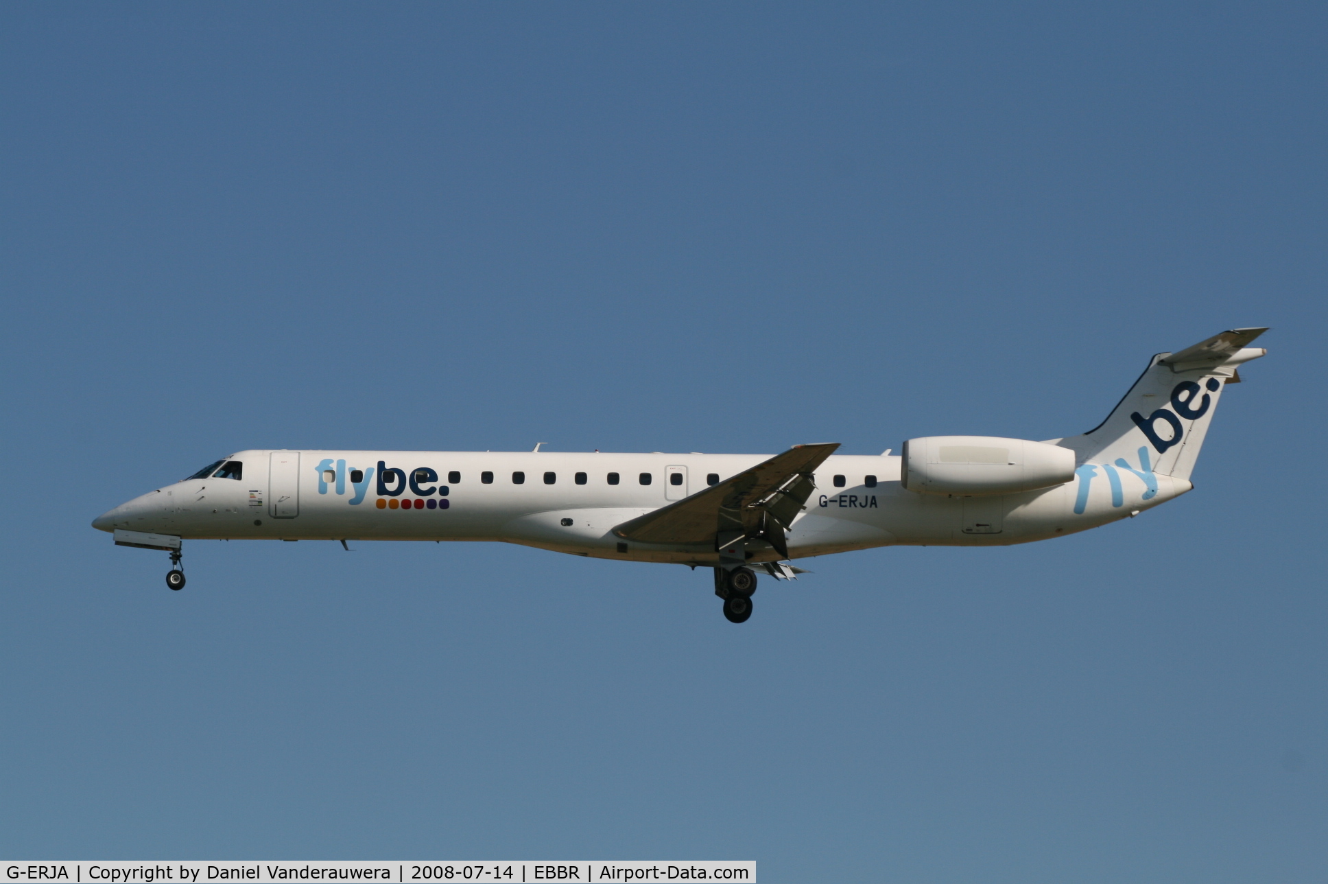 G-ERJA, 2000 Embraer EMB-145EP (ERJ-145EP) C/N 145229, flight BE1841 is descending to rwy 25L