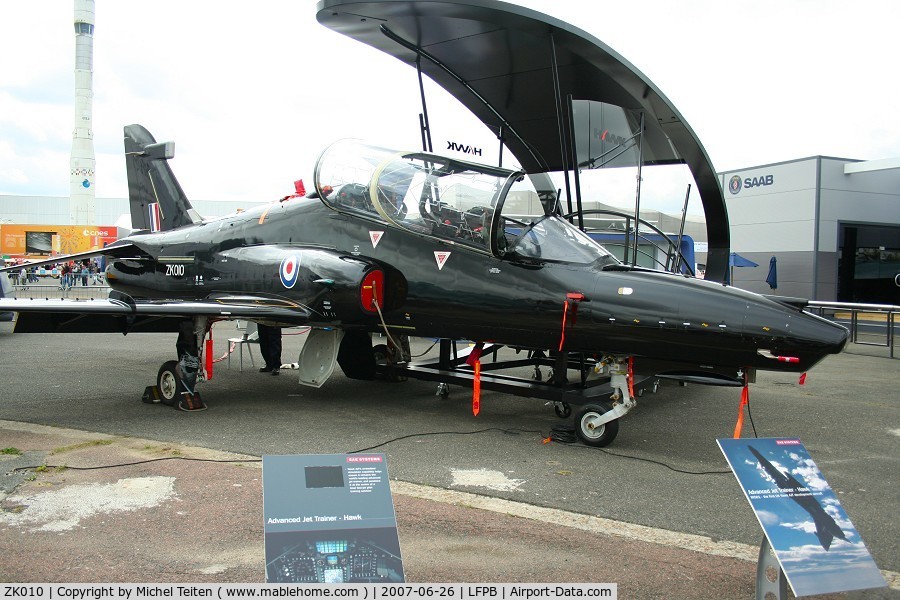 ZK010, 2005 British Aerospace Hawk T2 C/N RT001/1239, Bourget Airshow 2007