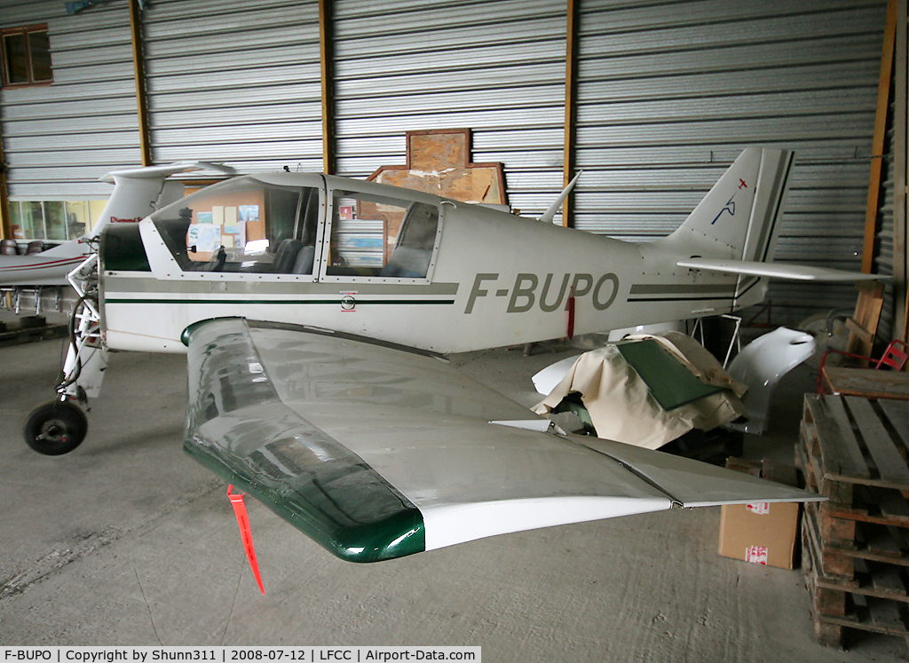 F-BUPO, Robin DR-400-120 C/N 838, Inside Airclub's hangard and on big maintenance...