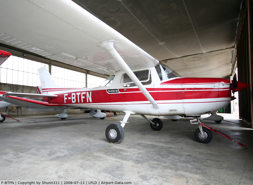F-BTFN, Reims F150L C/N 0782, Inside Airclub's hangar...