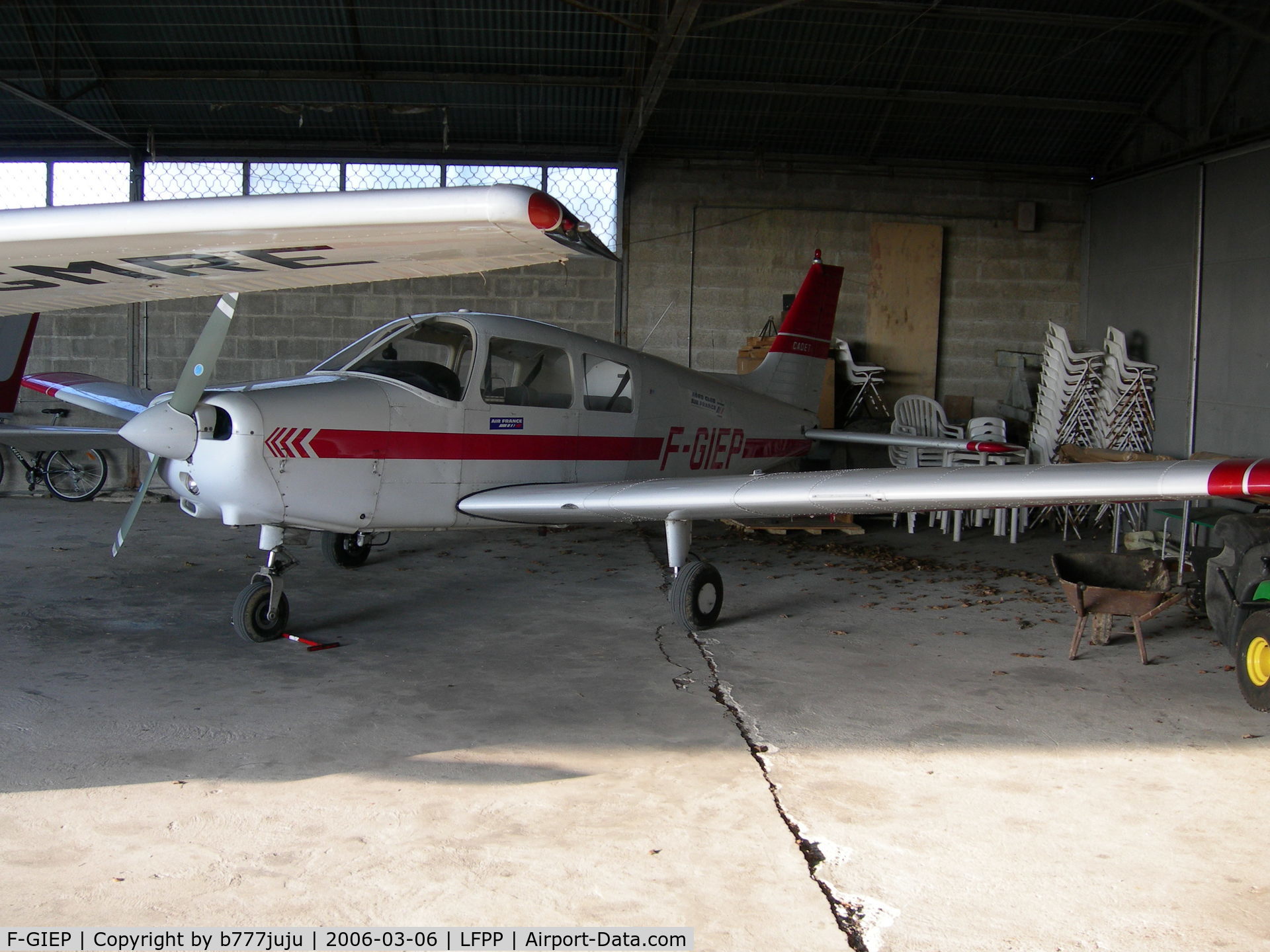 F-GIEP, Piper PA-28-161 Warrior II C/N 28-41270, on hangar at Le Plessis-belleville