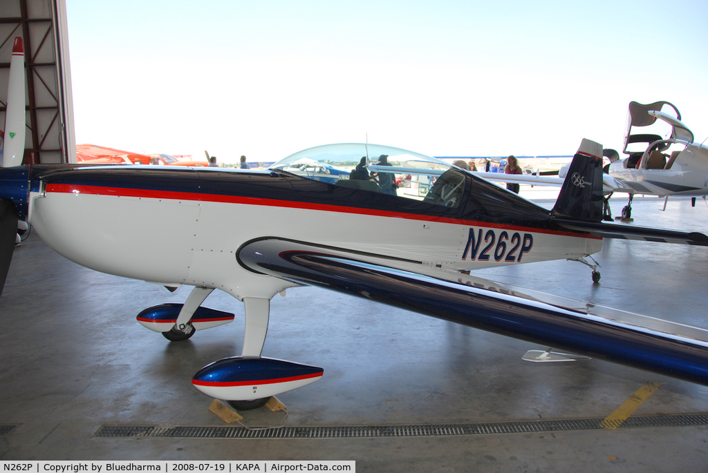 N262P, 2007 Extra EA-300/L C/N 1262, Parked on display.