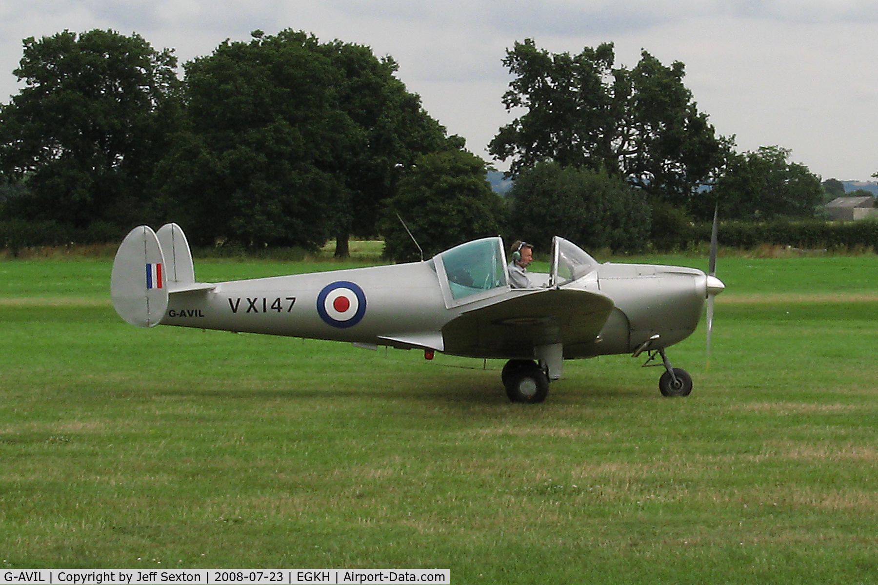 G-AVIL, 1965 Alon A-2 Aircoupe C/N A-5, Taxiing at Lashenden/Headcorn
