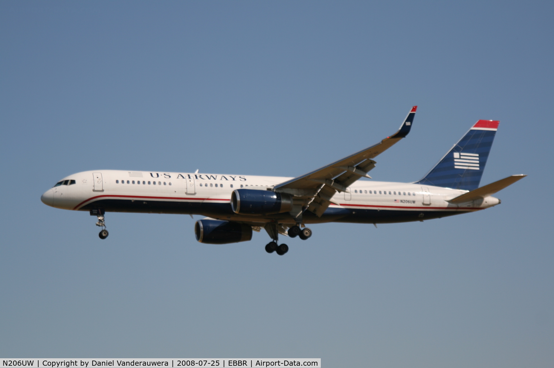 N206UW, 1995 Boeing 757-2B7 C/N 27808, flight US750 is descending to rwy 25L