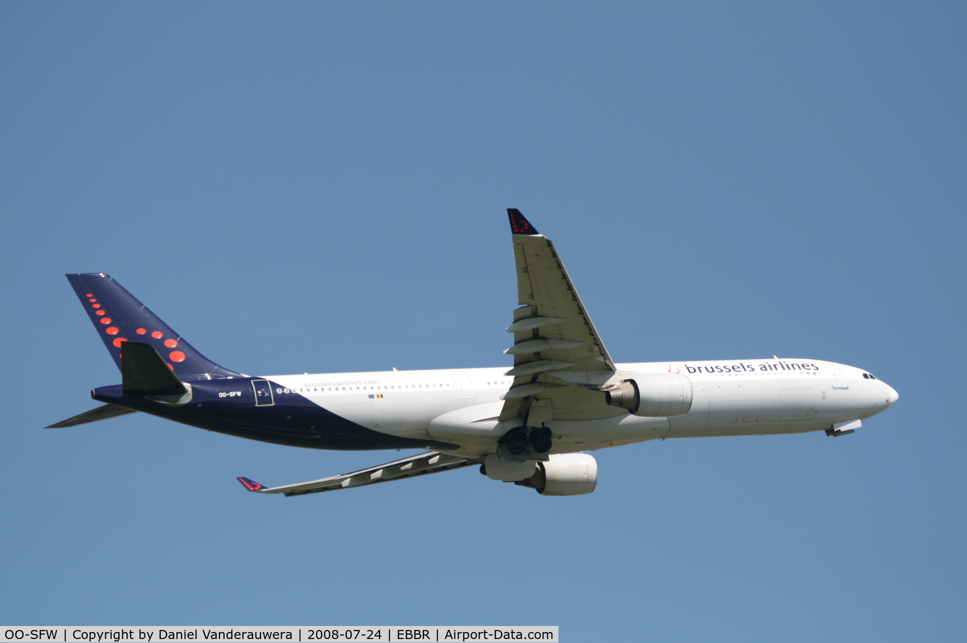 OO-SFW, 1994 Airbus A330-322 C/N 82, flight SN203 is taking off from rwy 07R