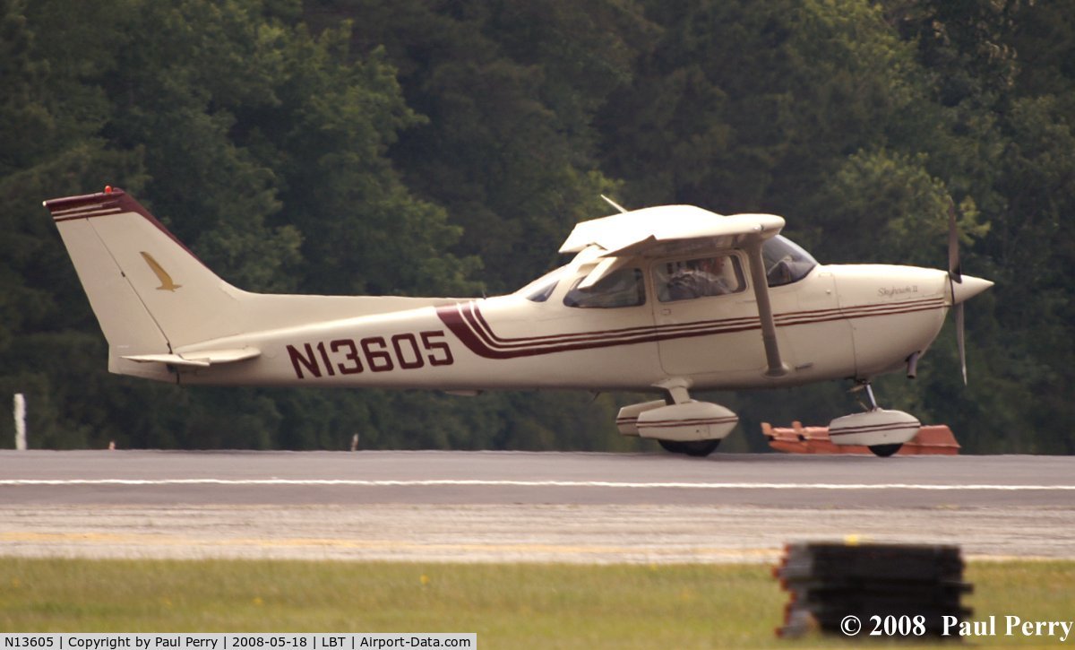 N13605, 1974 Cessna 172M C/N 17262877, Rolling out