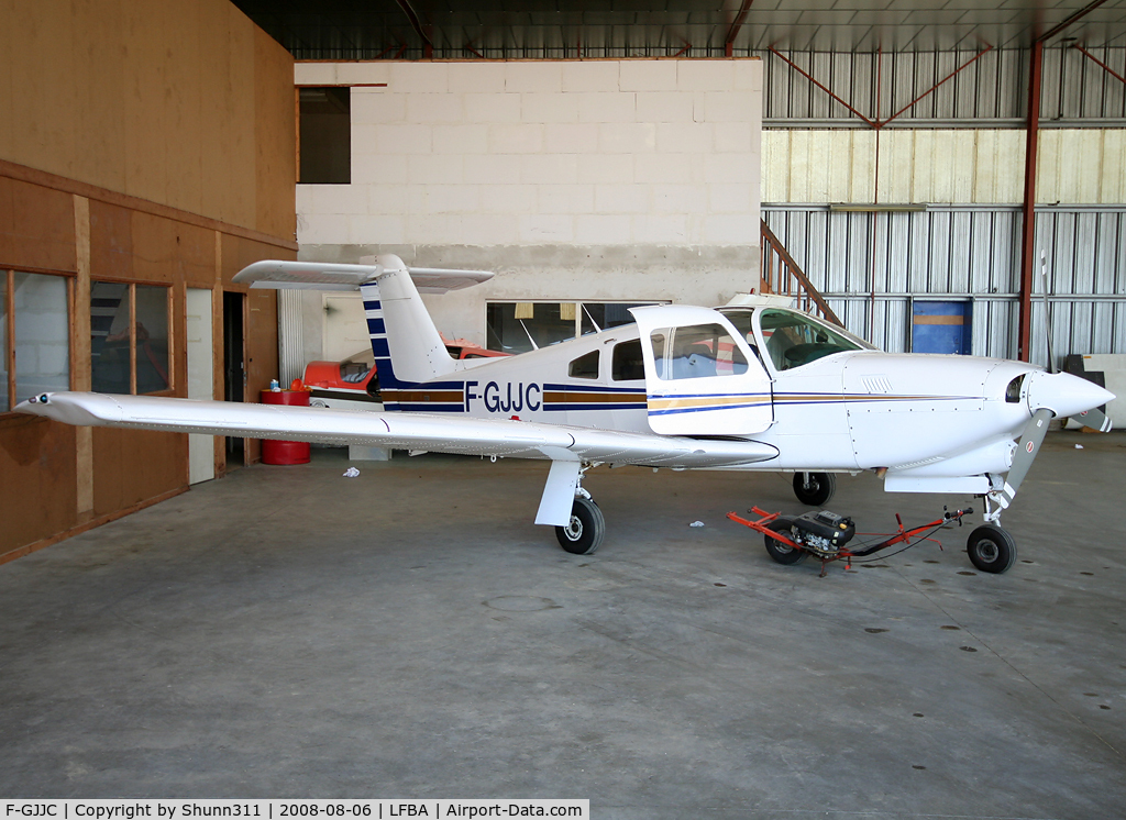 F-GJJC, Piper PA-28RT-201T Turbo Arrow IV C/N 28R8531004, Hangared in his hangar...
