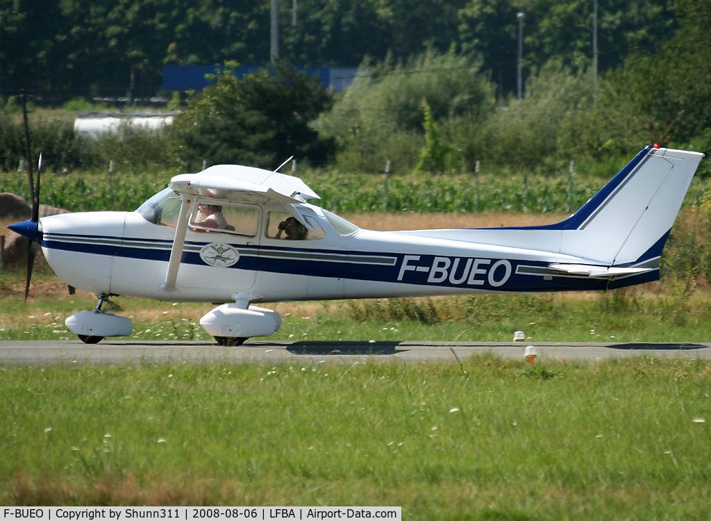 F-BUEO, Reims F172M Skyhawk Skyhawk C/N 1136, Landing rwy 11 and rolling to the Airclub...