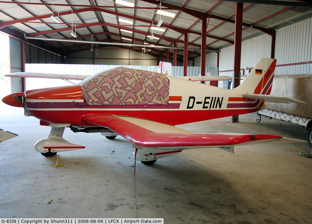 D-EIIN, Robin DR-400-140B Major C/N 935, Inside Airclub's hangar...
