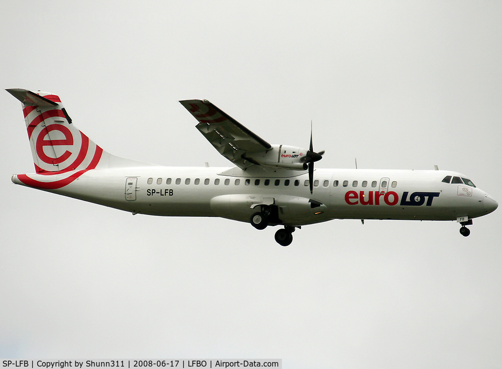 SP-LFB, 1991 ATR 72-202(F) C/N 265, Landing rwy 32L...