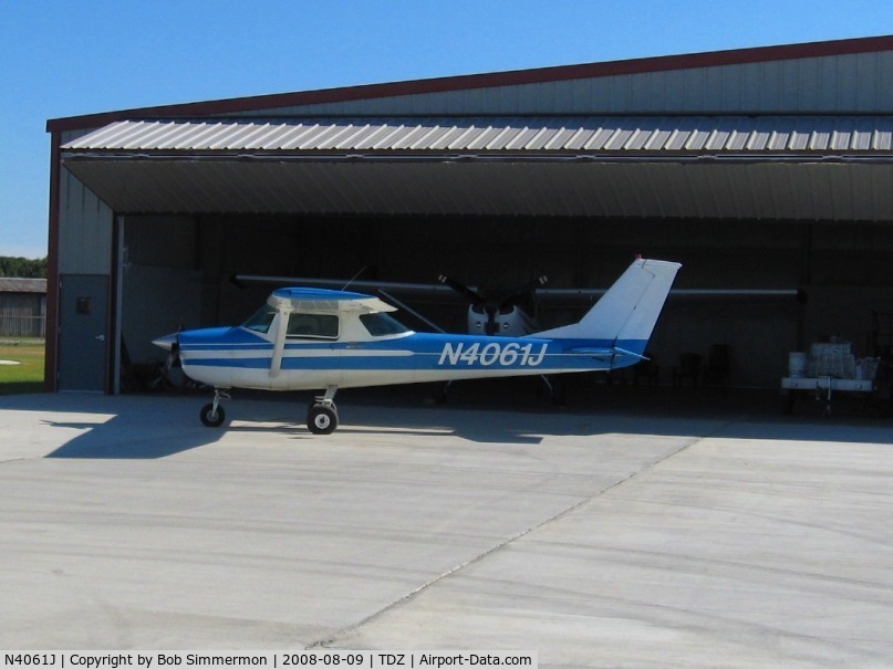 N4061J, 1966 Cessna 150G C/N 15065361, On the ramp at Toledo-Metcalf.