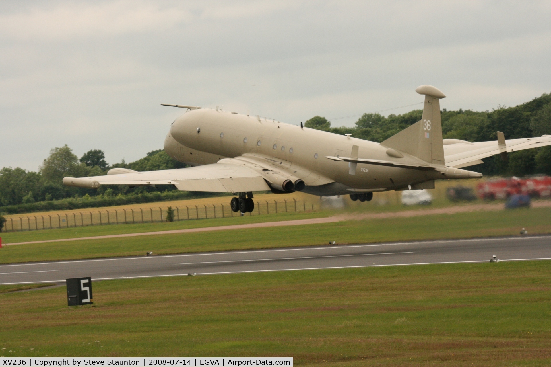 XV236, Hawker Siddeley Nimrod MR.2 C/N 8011, Taken at the Royal International Air Tattoo 2008 during arrivals and departures (show days cancelled due to bad weather)