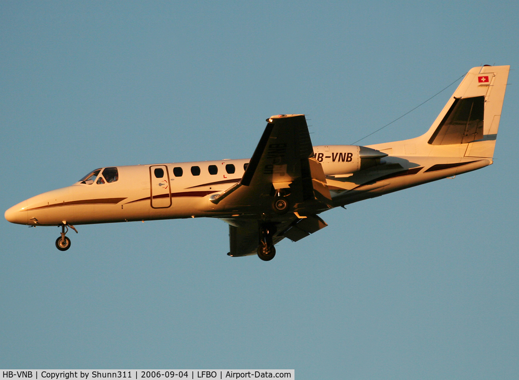 HB-VNB, 1994 Cessna 560 Citation Ultra C/N 560-0271, Landing rwy 32L...