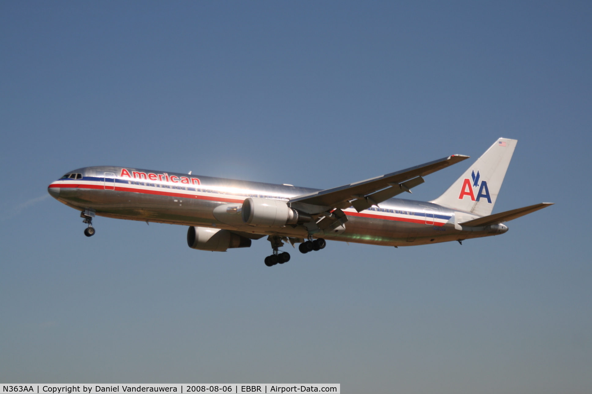 N363AA, 1988 Boeing 767-323 C/N 24044, arrival of flight AA088 to rwy 25L