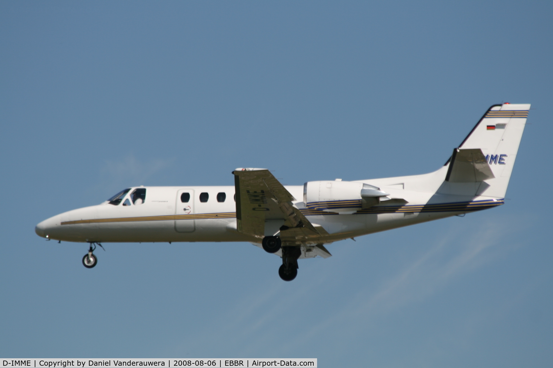 D-IMME, 1999 Cessna 551 Citation II/SP C/N 551-0400, descending to rwy 25L