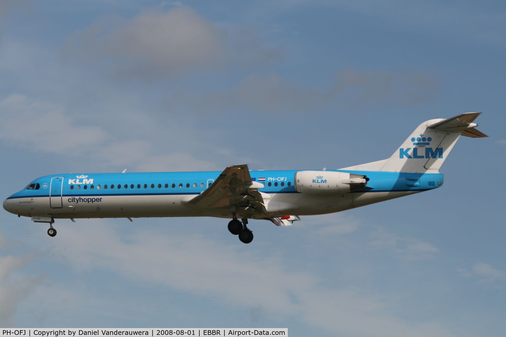 PH-OFJ, 1988 Fokker 100 (F-28-0100) C/N 11248, flight KL1723 is descending on rwy 25L