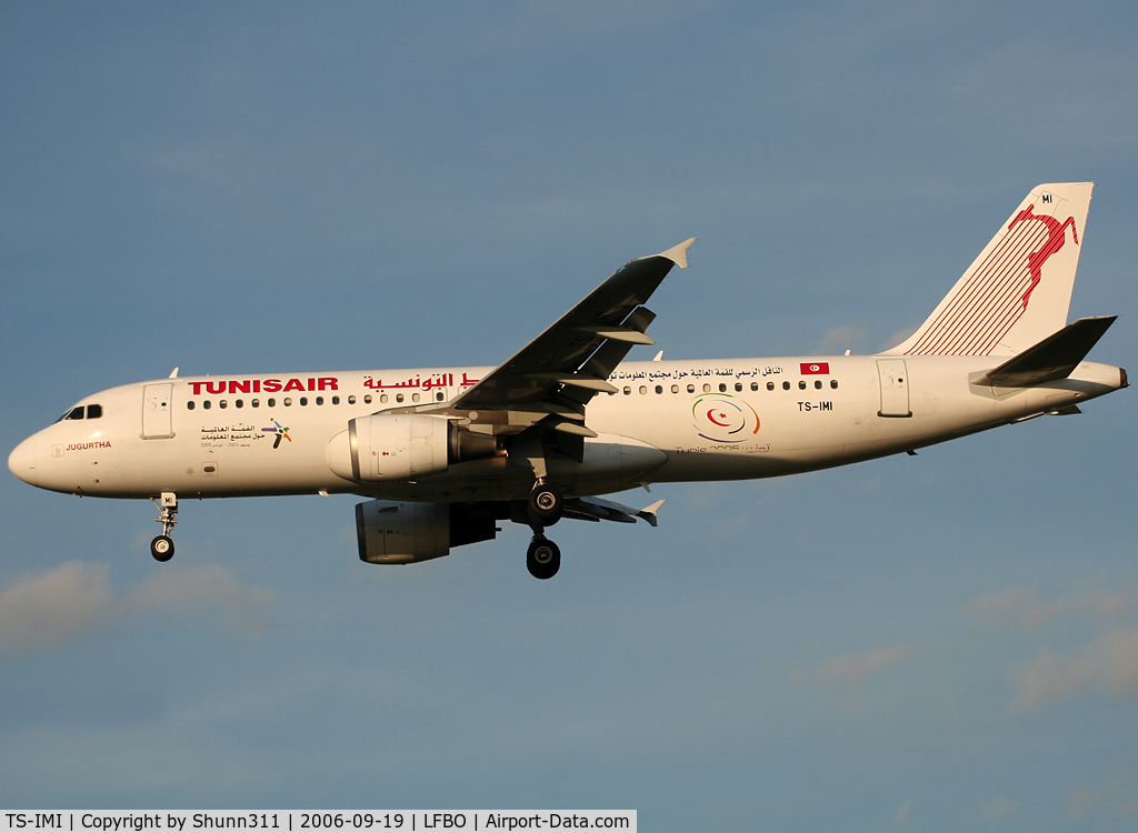 TS-IMI, 1994 Airbus A320-211 C/N 0511, Landing rwy 32L with special c/s