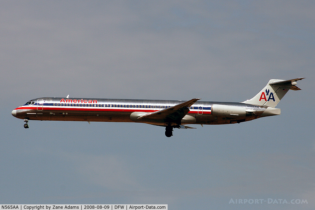 N565AA, 1987 McDonnell Douglas MD-83 (DC-9-83) C/N 49347, American Airlines landing 18R at DFW