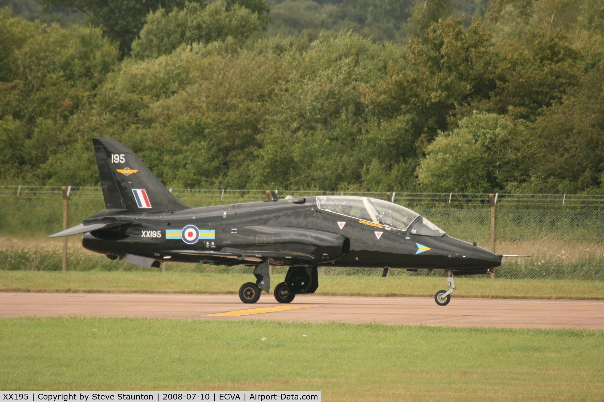 XX195, 1978 Hawker Siddeley Hawk T.1 C/N 042/312042, Taken at the Royal International Air Tattoo 2008 during arrivals and departures (show days cancelled due to bad weather)