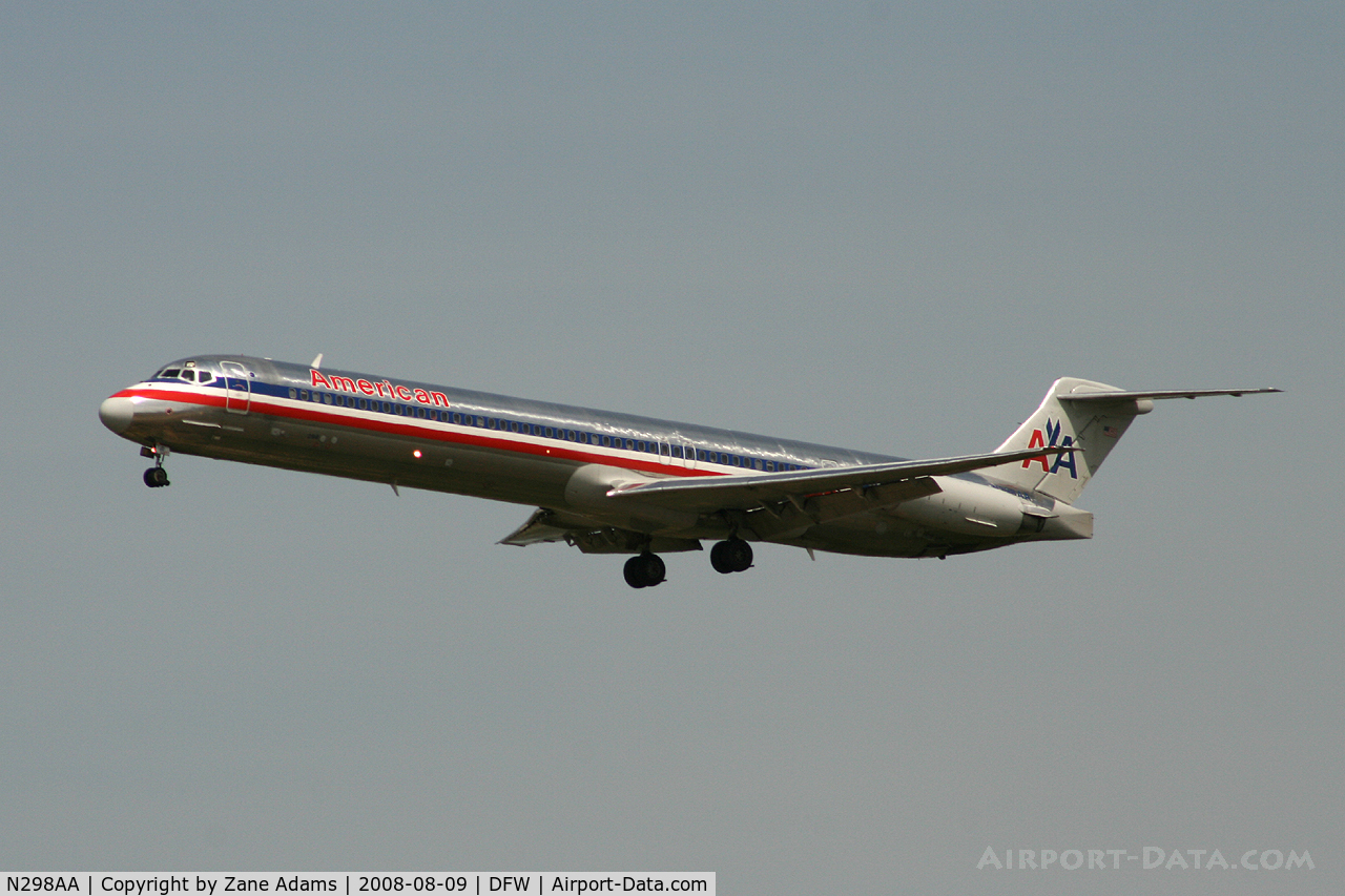 N298AA, 1985 McDonnell Douglas MD-82 (DC-9-82) C/N 49310, American Airlines landing 18R at DFW