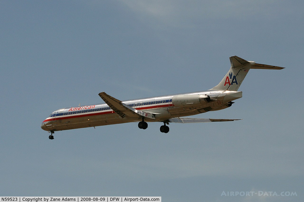 N59523, 1990 McDonnell Douglas MD-82 (DC-9-82) C/N 49915, American Airlines landing 18R at DFW