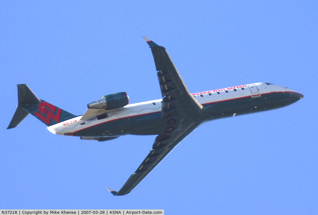 N37218, 1998 Canadair CRJ-200LR (CL-600-2B19) C/N 7218, Canadair CL-600 climbing the blue sky.