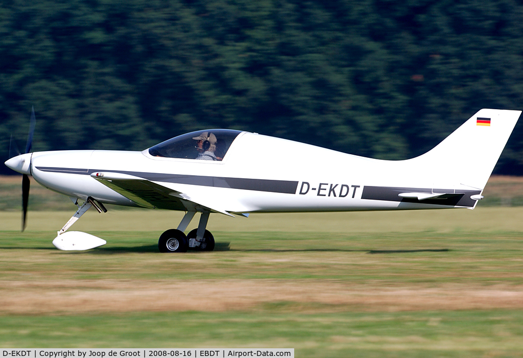 D-EKDT, 1999 Aero Designs Pulsar XP C/N 334, Strange looking aircraft. And odd for an old timer fly in.