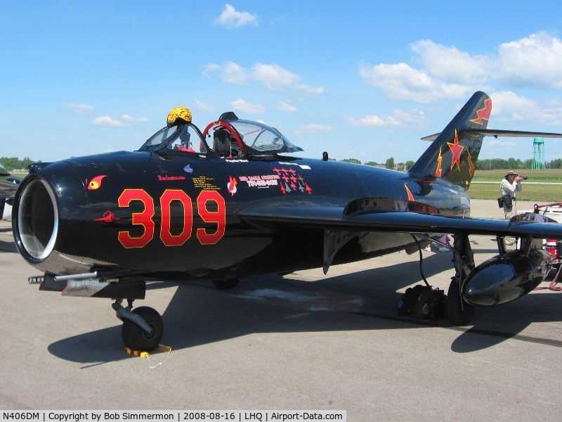 N406DM, 1957 Mikoyan-Gurevich MiG-17T C/N 0613, On display at Wings of Victory airshow - Lancaster, Ohio