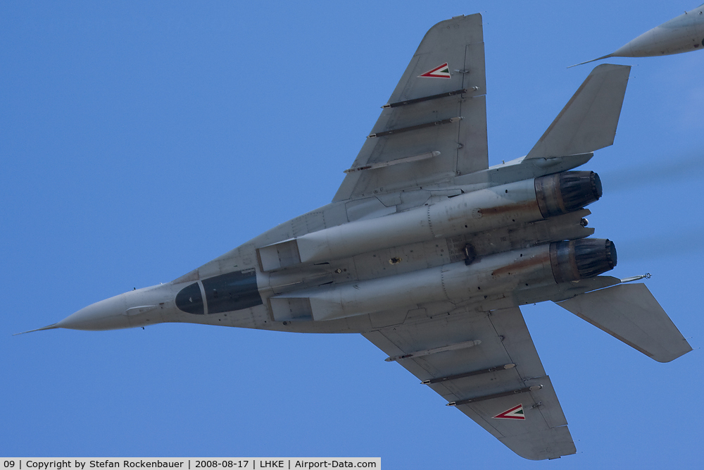 09, Mikoyan-Gurevich MiG-29B C/N 2960535157/4602, MIG 29