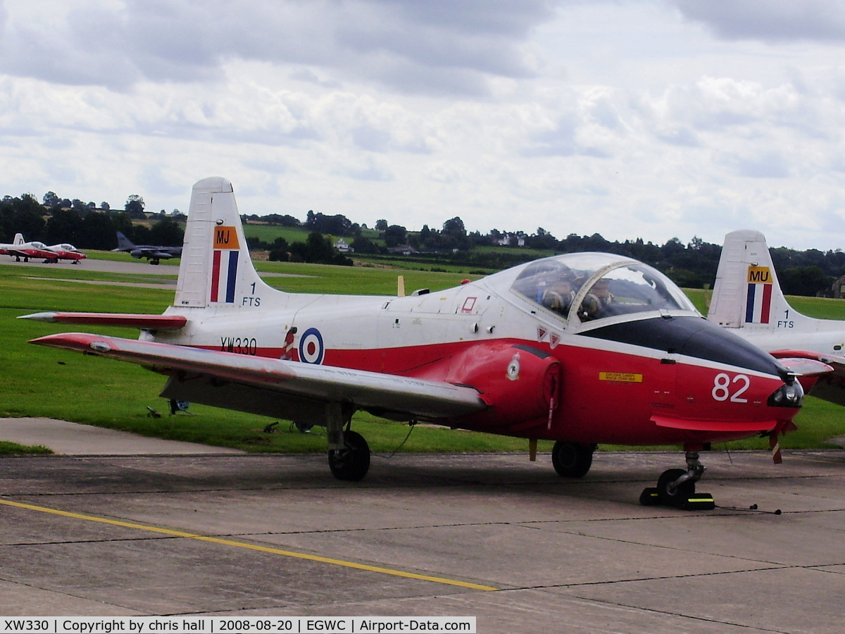 XW330, 1970 BAC 84 Jet Provost T.5A C/N EEP/JP/994, Hunting Jet Provost T5A, 1 SoTT, alongside XW420