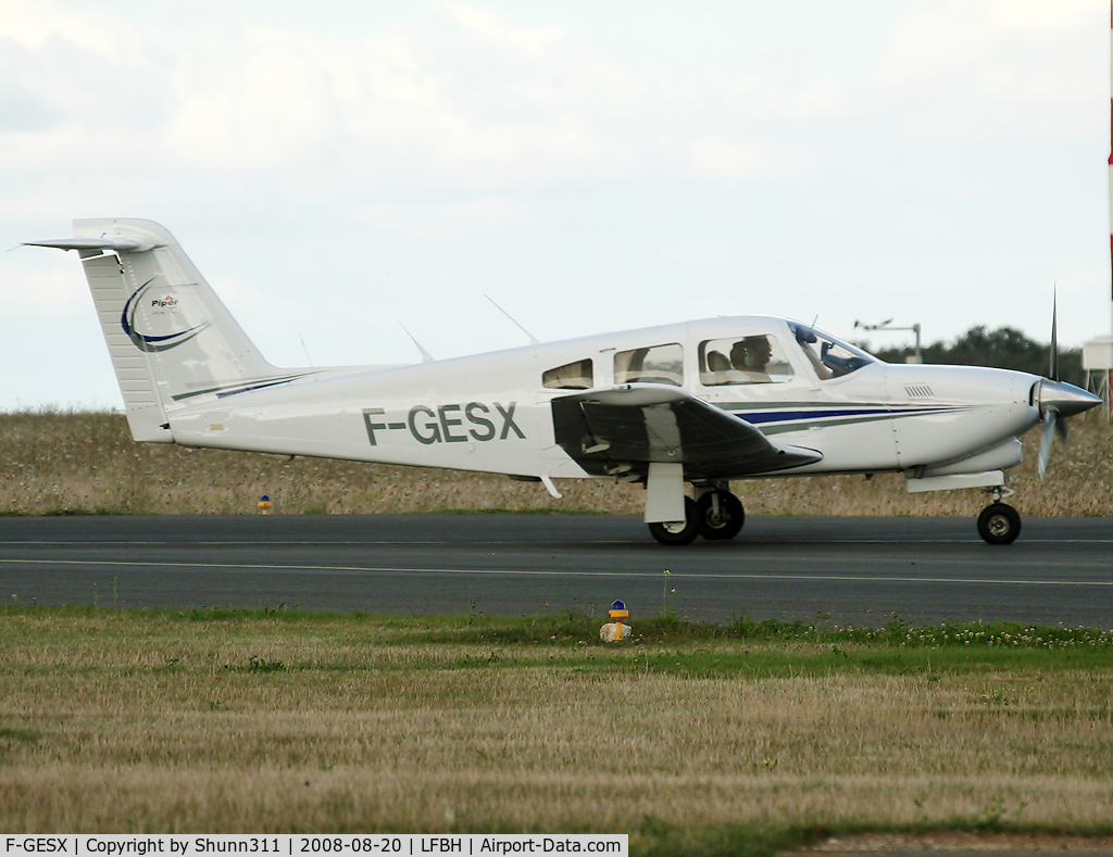 F-GESX, 1984 Piper PA-28RT-201T Turbo Arrow IV Arrow IV C/N 28R-8431006, Taxiing to his hangar...
