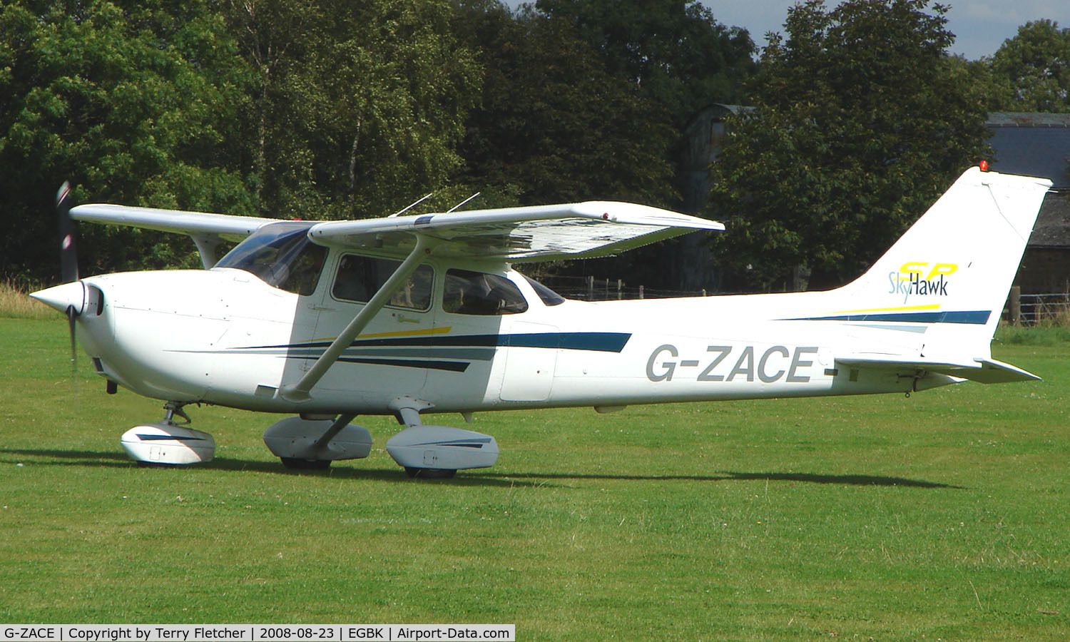 G-ZACE, 2001 Cessna 172S C/N 172S8808, Visitor to Sywell on 2008 Ragwing Fly-in day